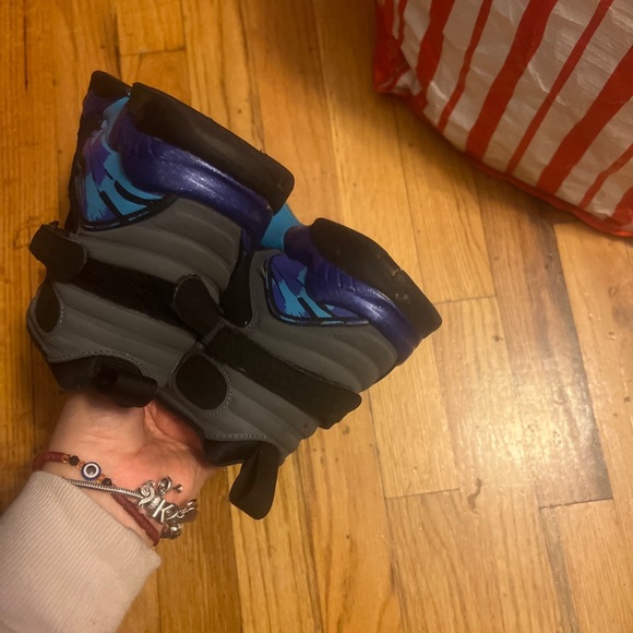 Jordan 8s Size 5 - Picture 4 of 4